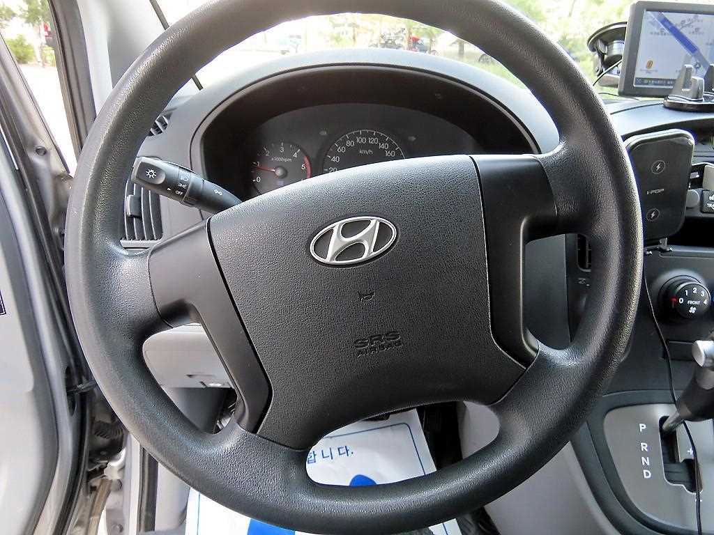 HYUNDAI Starex - Vista 7