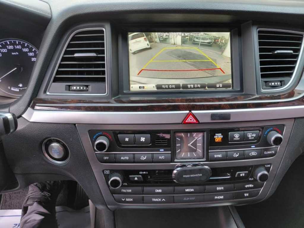 HYUNDAI Genesis - Vista 11