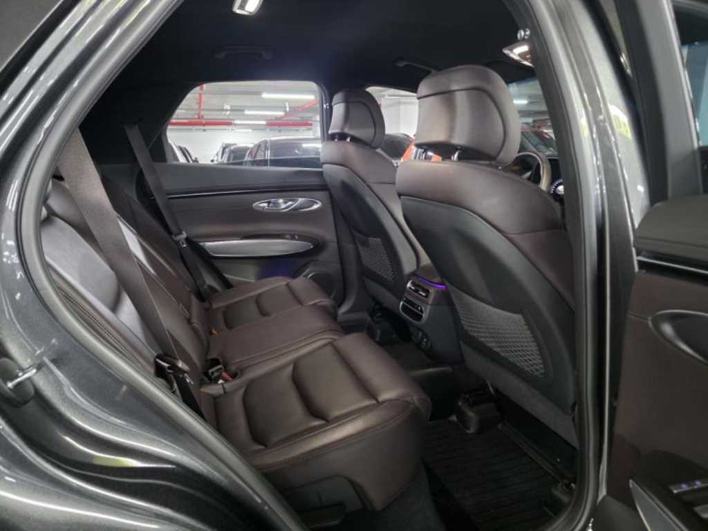 Genesis GV70 - Vista 9