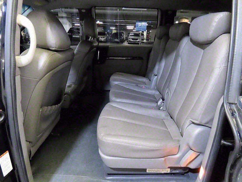 KIA Carnival - Vista 7