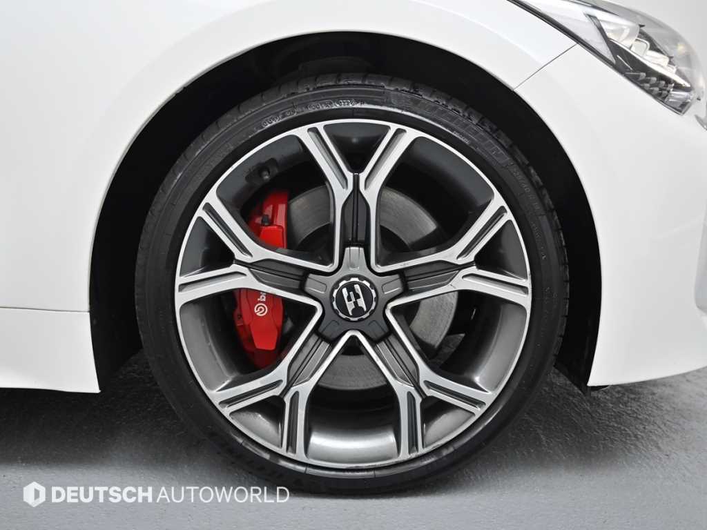 KIA Stinger - Vista 5