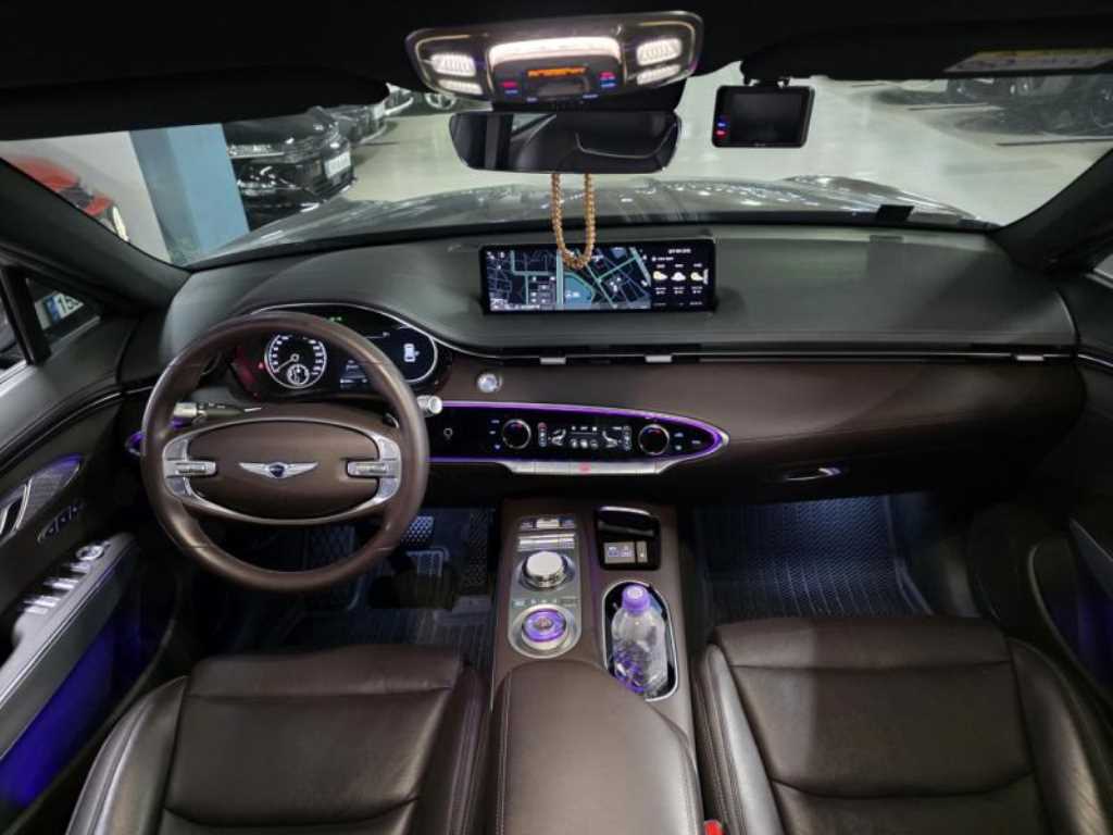 Genesis GV70 - Vista 8