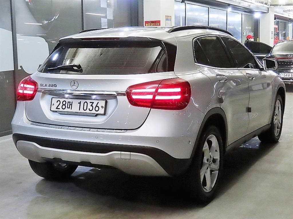 Mercedes Benz GLA Class - Vista 4