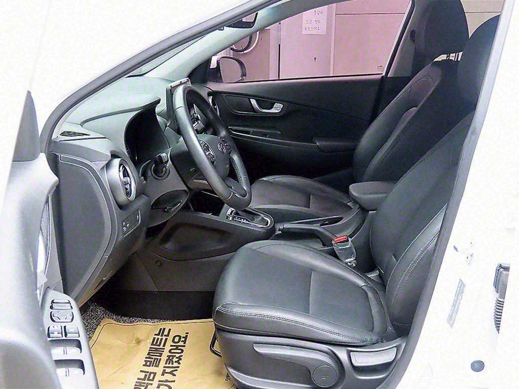 HYUNDAI Kona - Vista 5