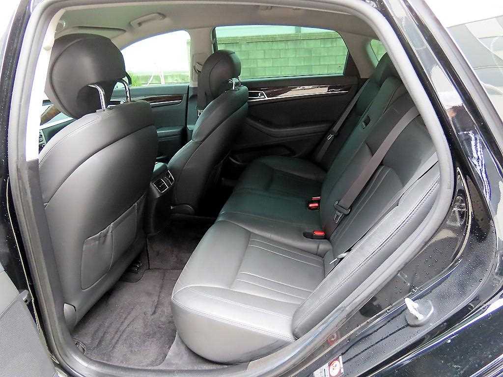 HYUNDAI Genesis - Vista 6