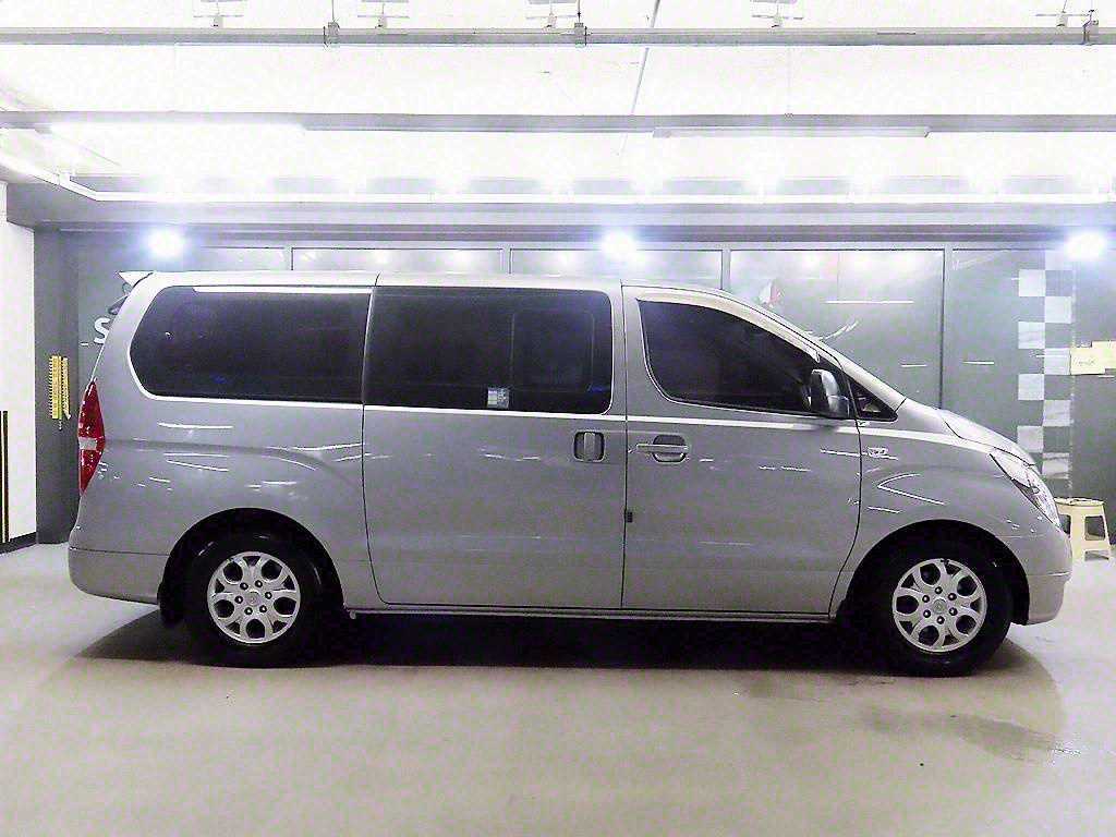 HYUNDAI Starex - Vista 3