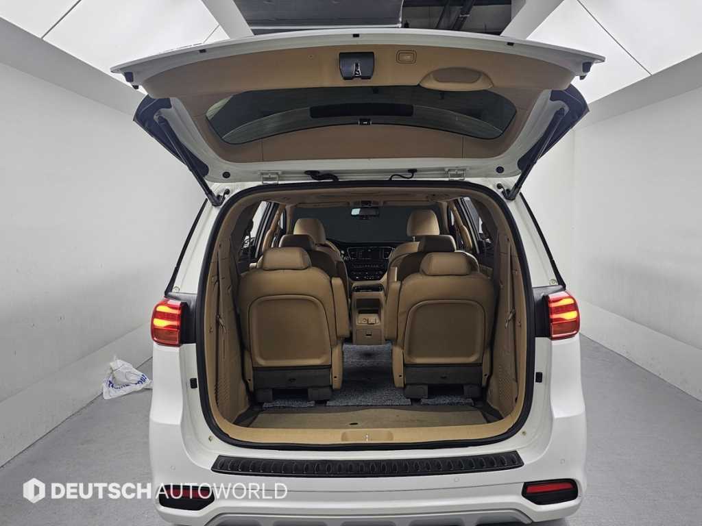 KIA Carnival - Vista 5