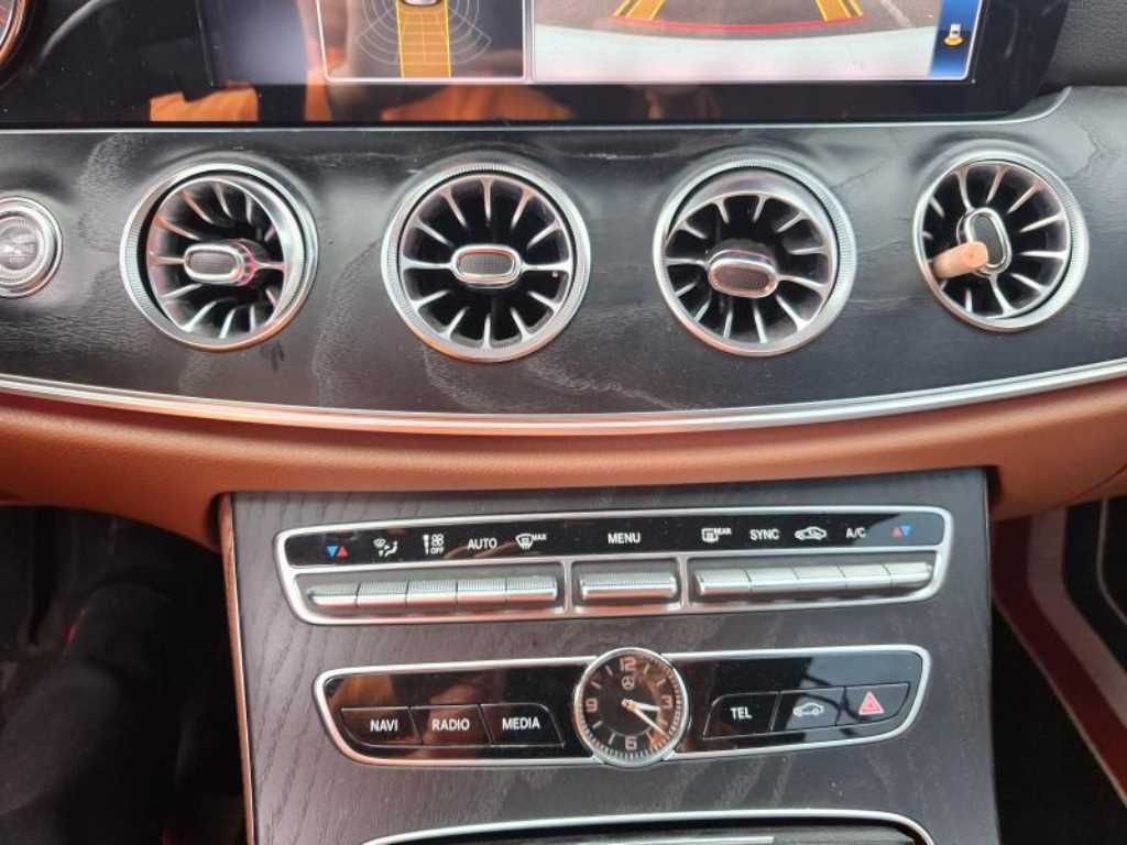 Mercedes Benz E class - Vista 12