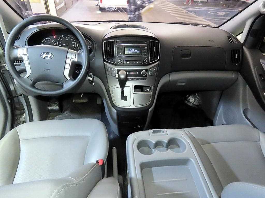 HYUNDAI Starex - Vista 11