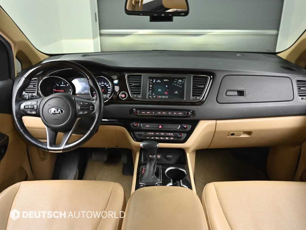 KIA Carnival - Vista 7