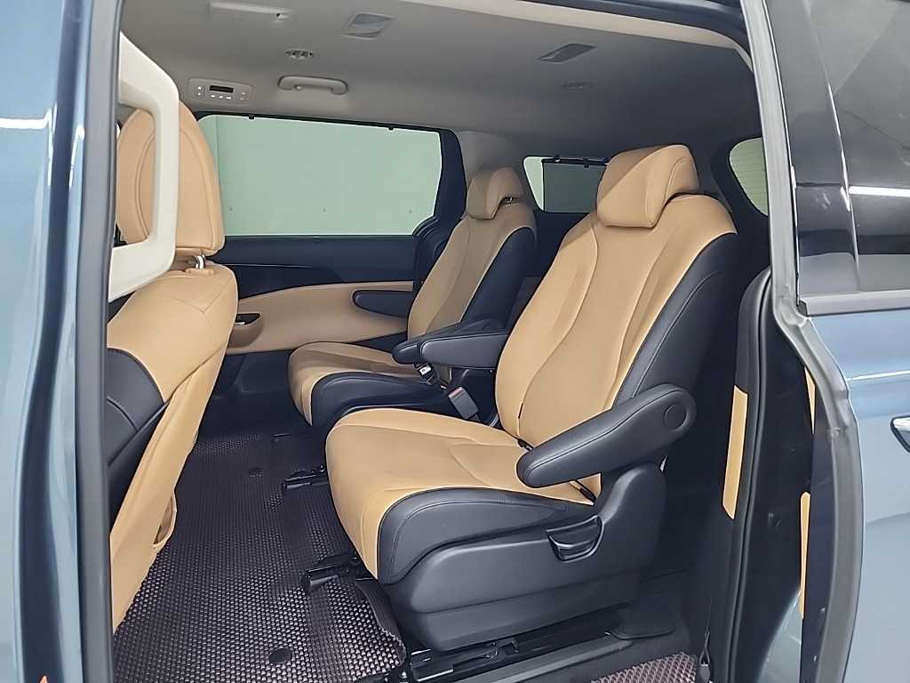 KIA Carnival - Vista 12