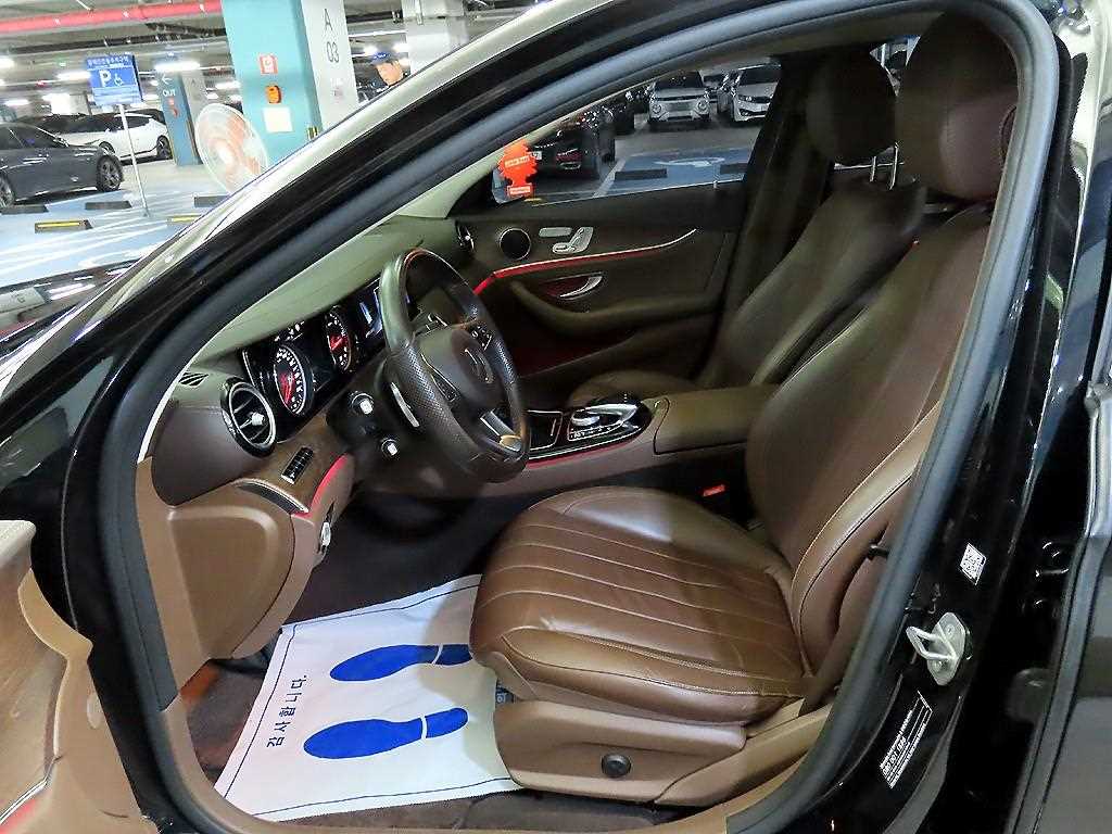 Mercedes Benz E class - Vista 6