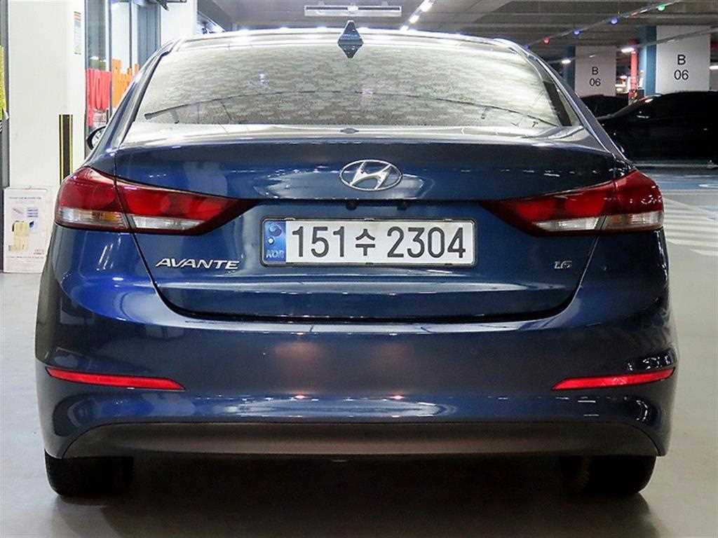 HYUNDAI Avante - Vista 5