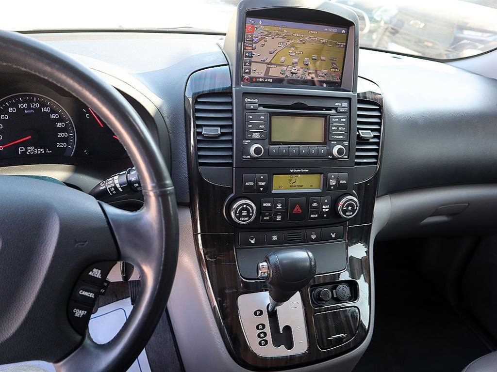 KIA Carnival - Vista 10