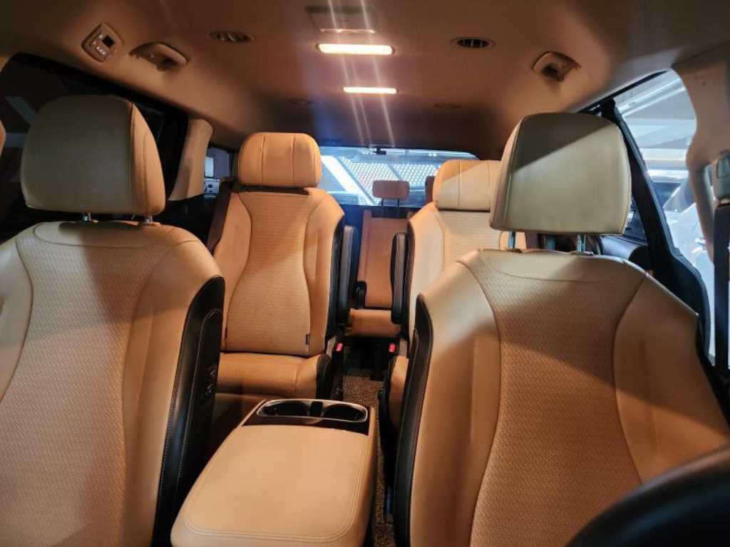 KIA Carnival - Vista 11