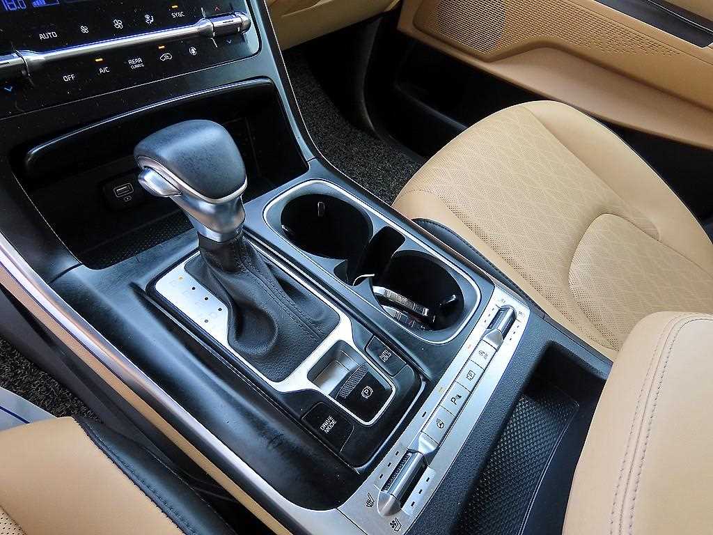 KIA Carnival - Vista 11