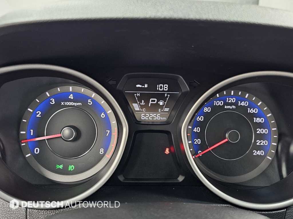 HYUNDAI Avante - Vista 8