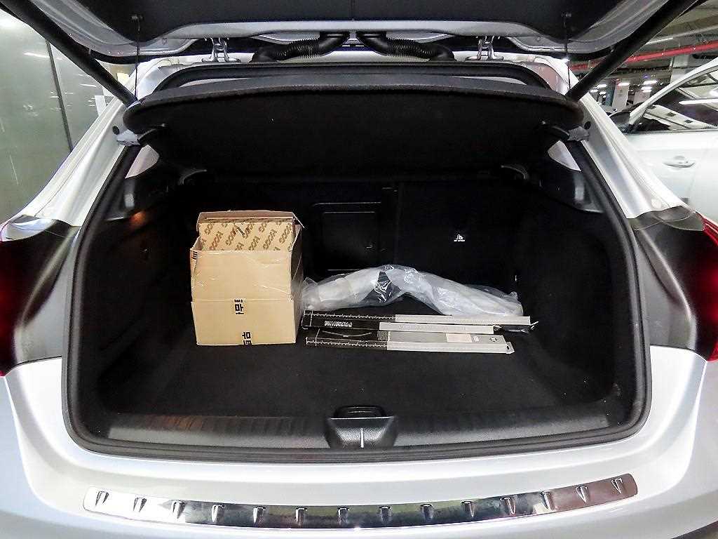 Mercedes Benz GLA Class 2018 Gris - Importación desde Corea - HF Imports Iquique - Foto 17