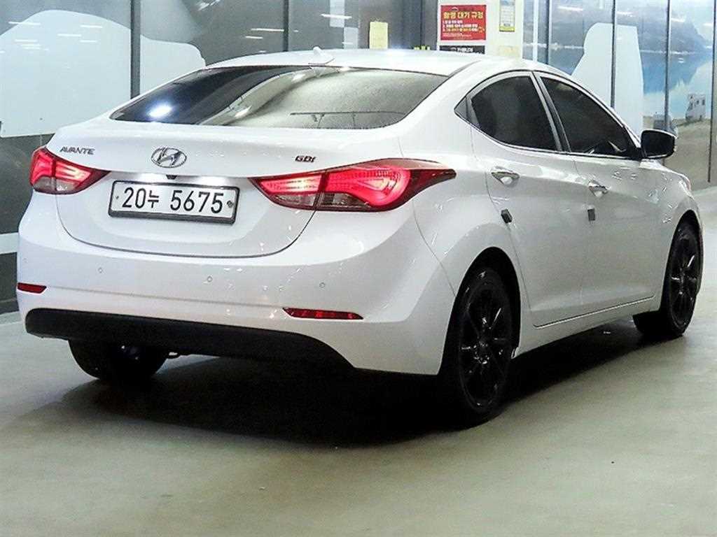 HYUNDAI Avante - Vista 4
