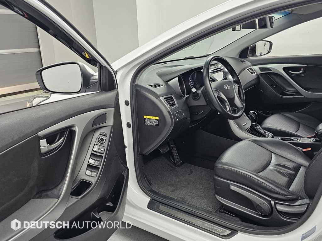 HYUNDAI Avante - Vista 11