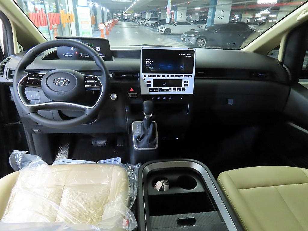 HYUNDAI Staria - Vista 10