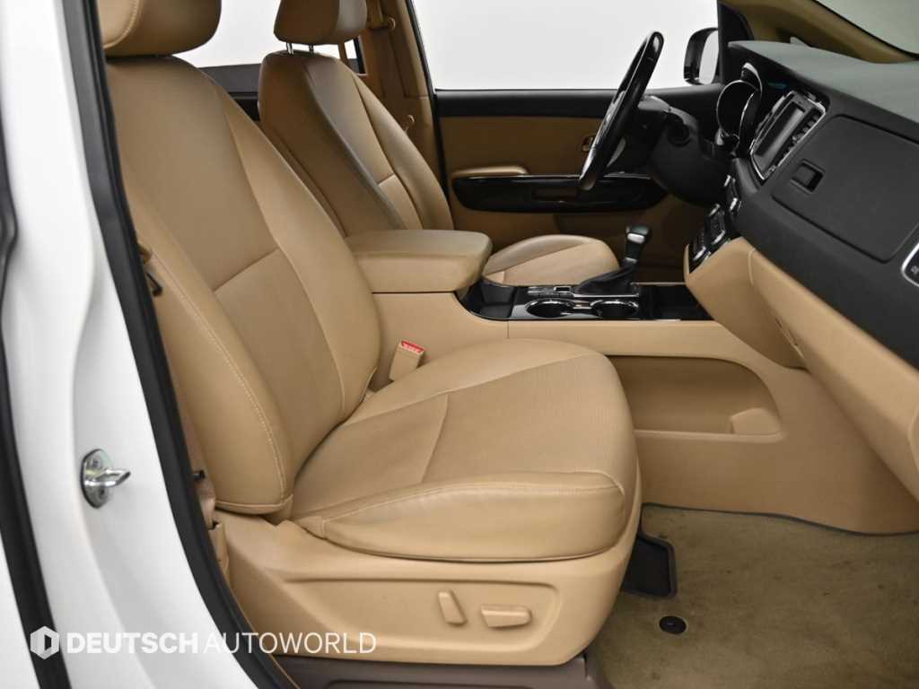 KIA Carnival - Vista 10