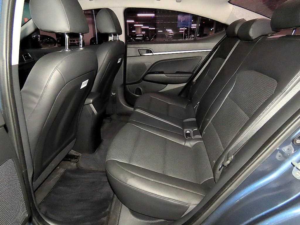 HYUNDAI Avante - Vista 7