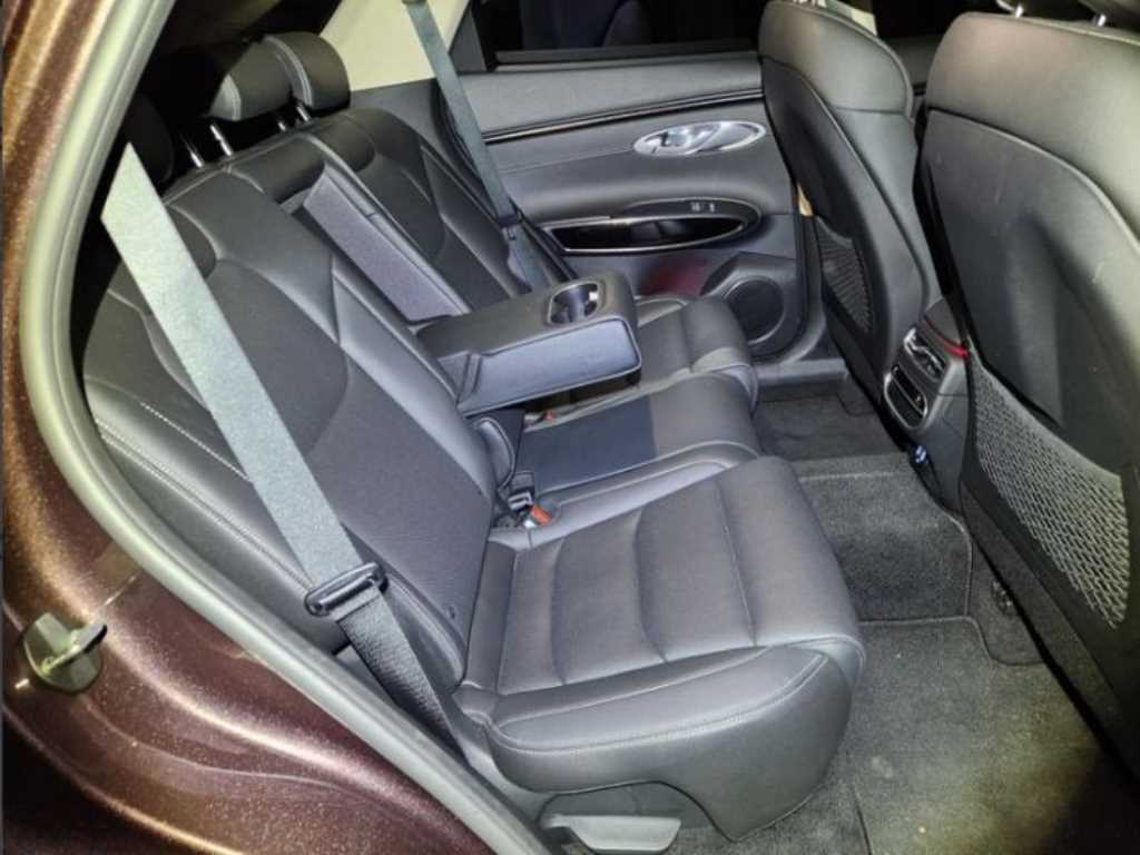 Genesis GV70 - Vista 9