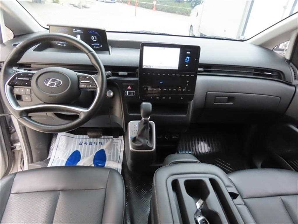 HYUNDAI Staria - Vista 9