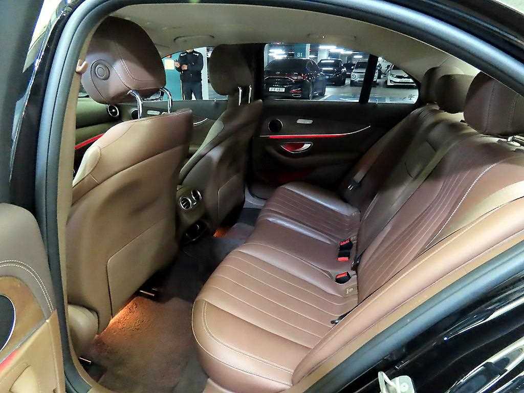 Mercedes Benz E class - Vista 7