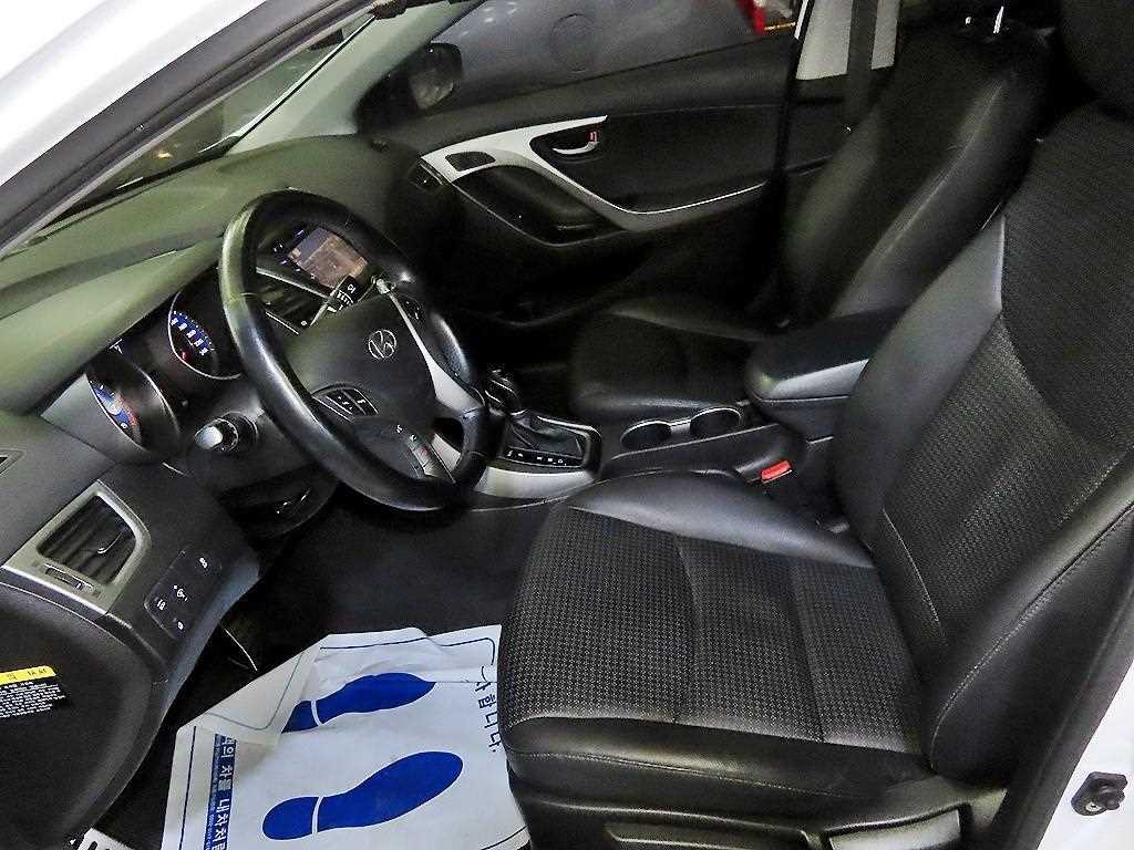 HYUNDAI Avante - Vista 6