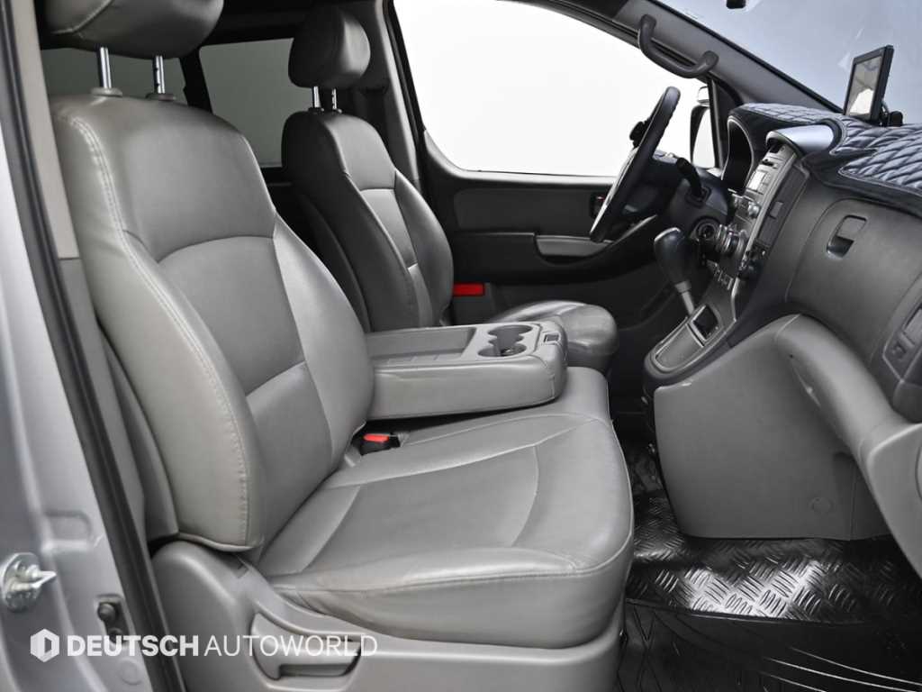 HYUNDAI Starex - Vista 10