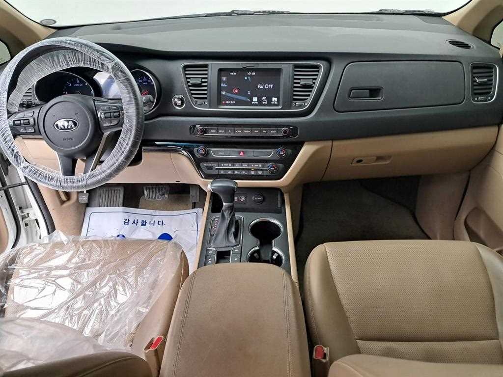 KIA Carnival - Vista 6