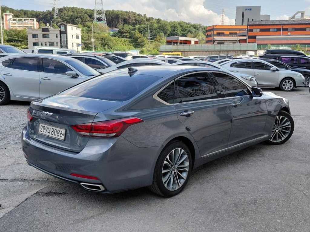 HYUNDAI Genesis - Vista 2