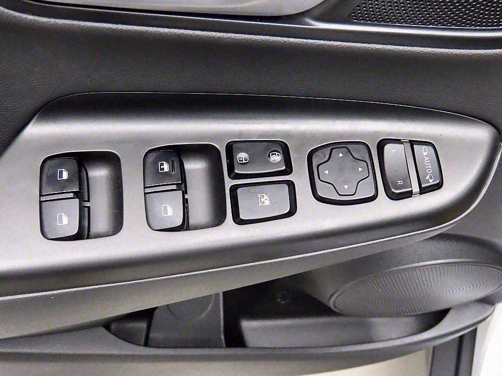 HYUNDAI Kona - Vista 11