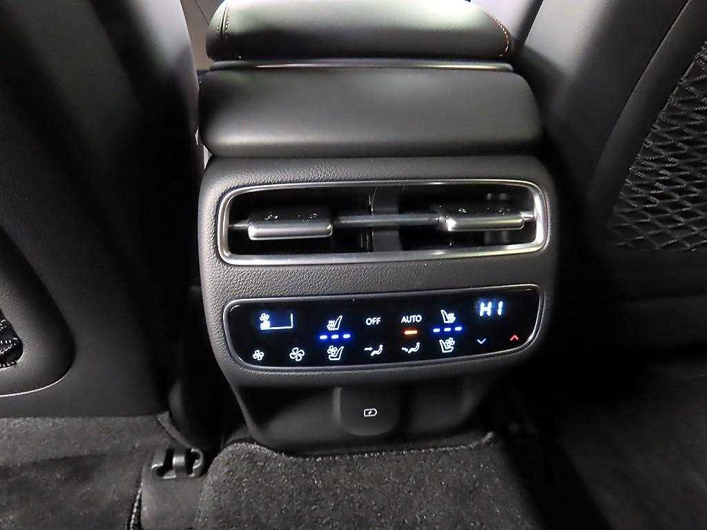 Genesis GV70 - Vista 12