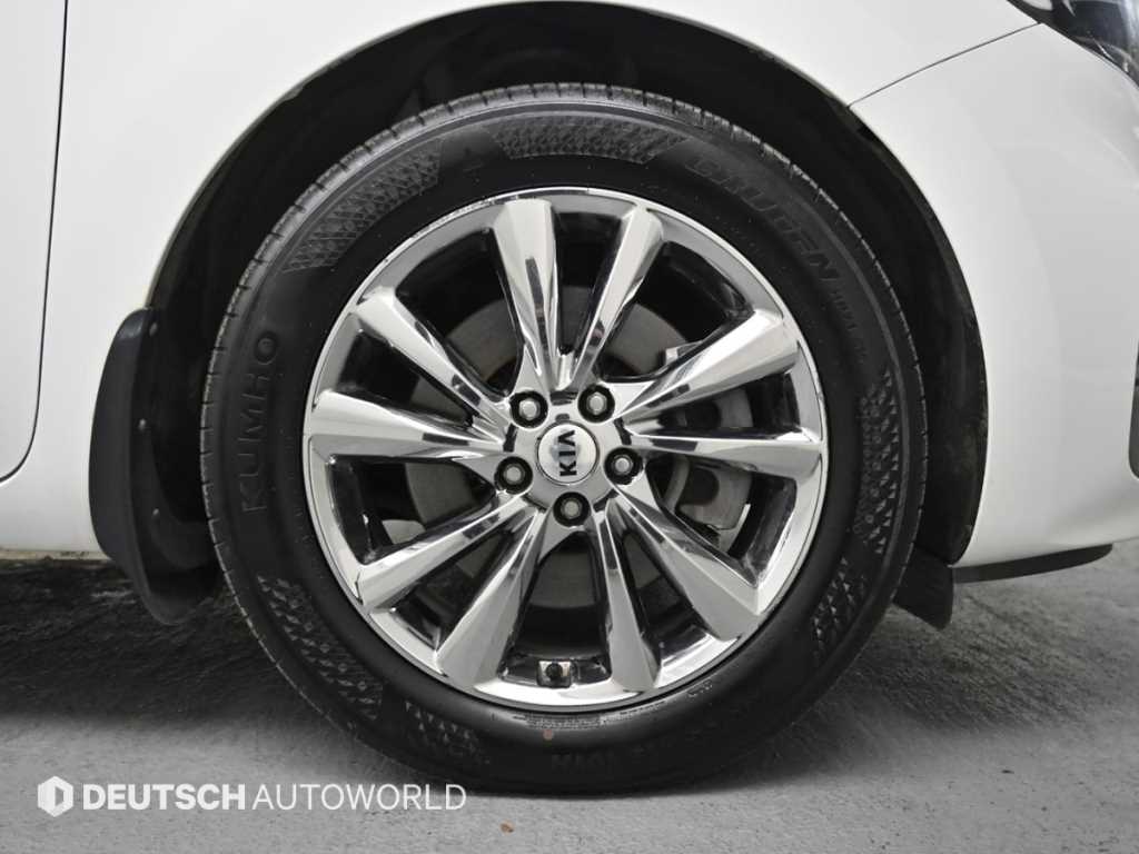 KIA Carnival - Vista 5