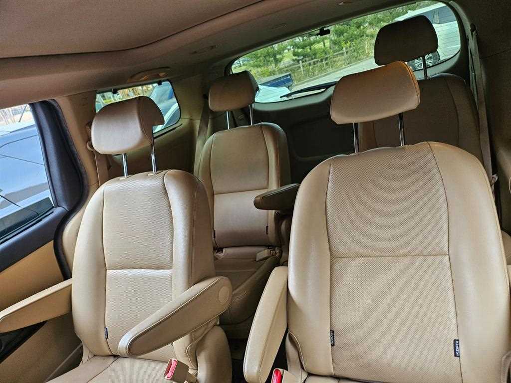 KIA Carnival - Vista 7