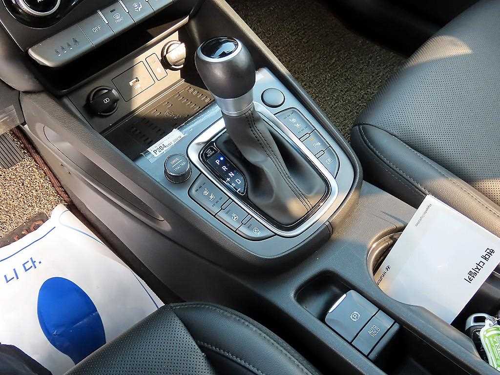 HYUNDAI Kona - Vista 10