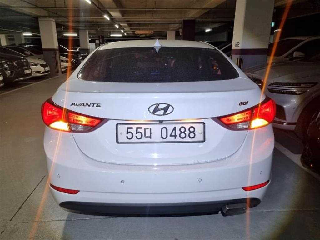 HYUNDAI Avante - Vista 2