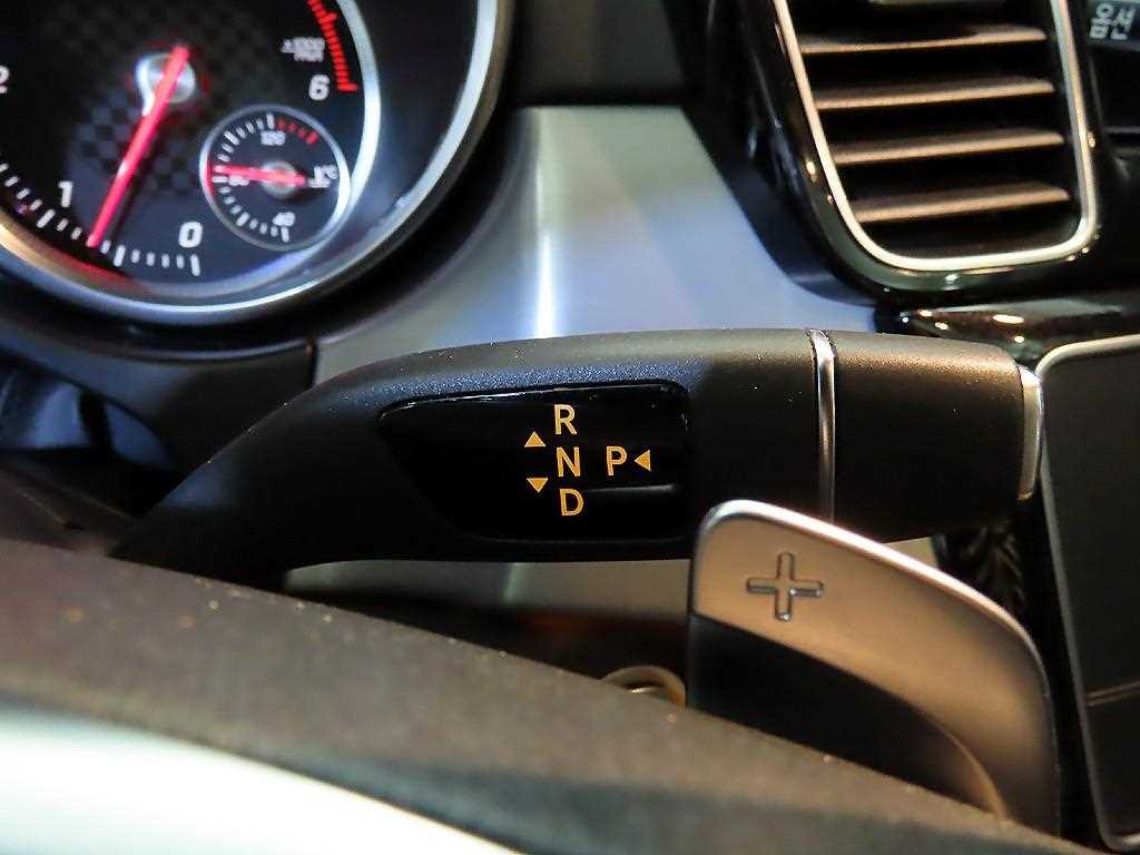 Mercedes Benz GLE Class - Vista 12