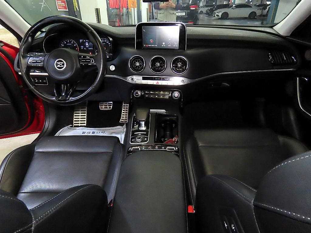 KIA Stinger - Vista 10