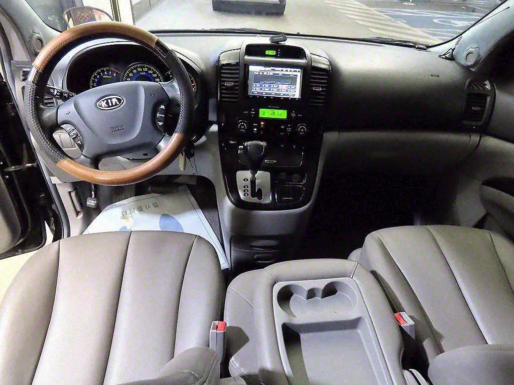 KIA Carnival - Vista 10