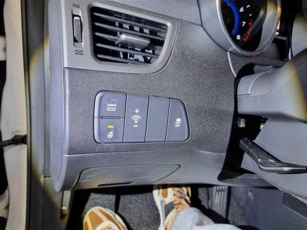 HYUNDAI Avante - Vista 8