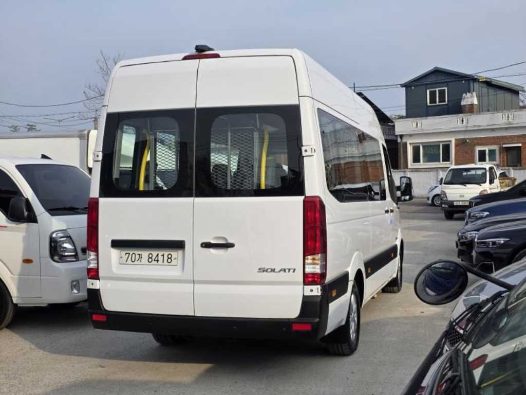 HYUNDAI Solati - Vista 4