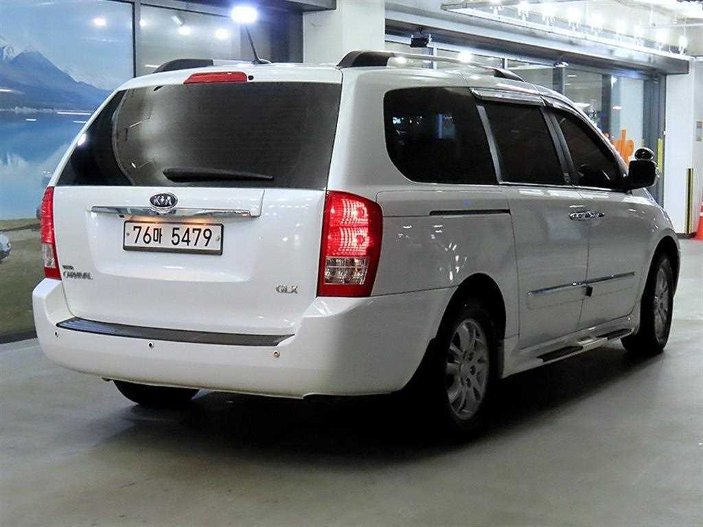 KIA Carnival - Vista 4