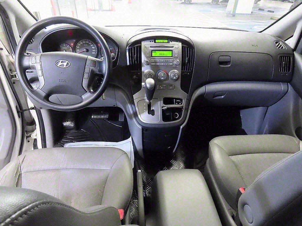 HYUNDAI Starex - Vista 10