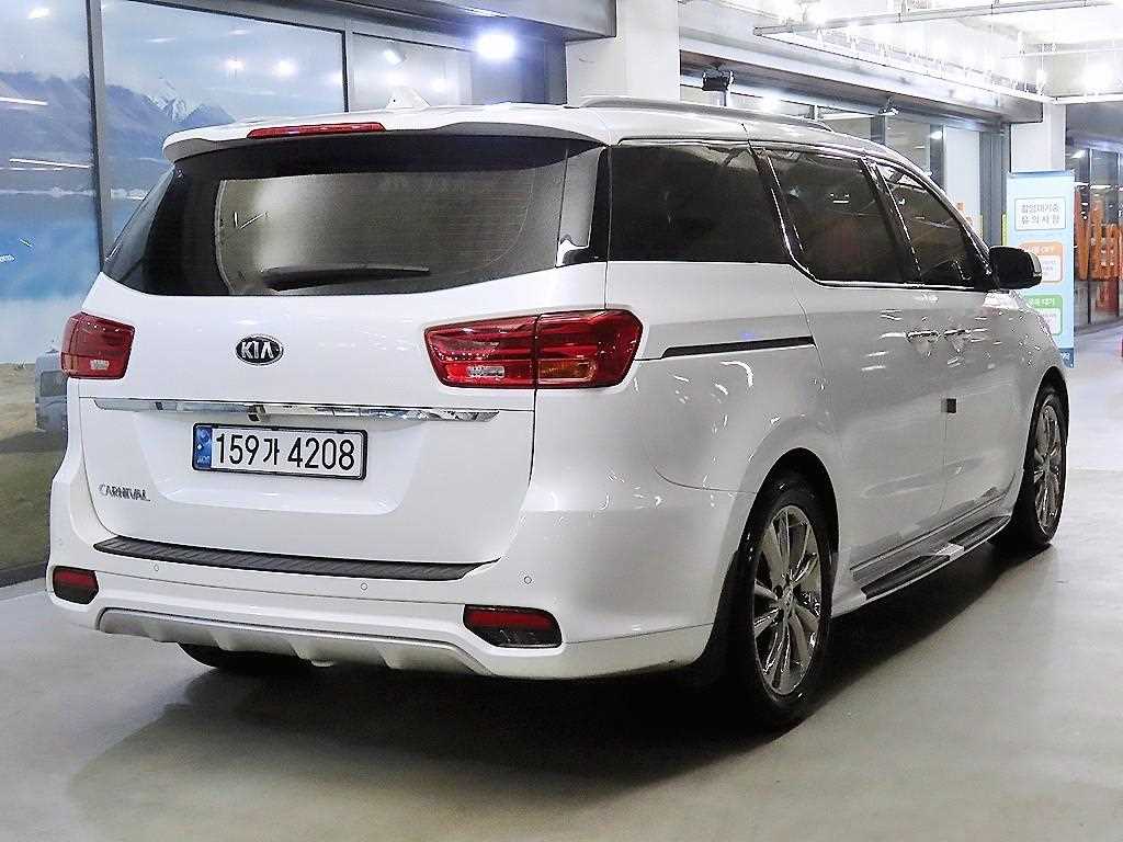KIA Carnival - Vista 4
