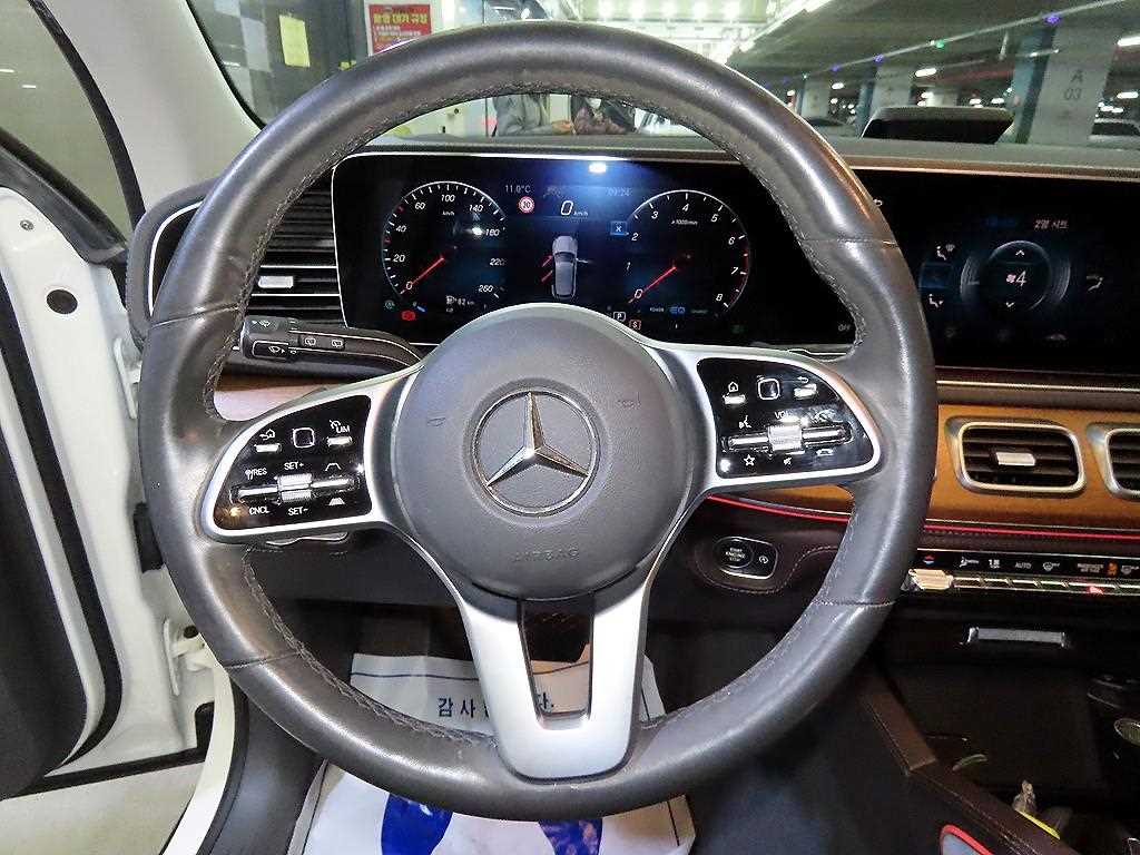 Mercedes Benz GLE Class - Vista 8