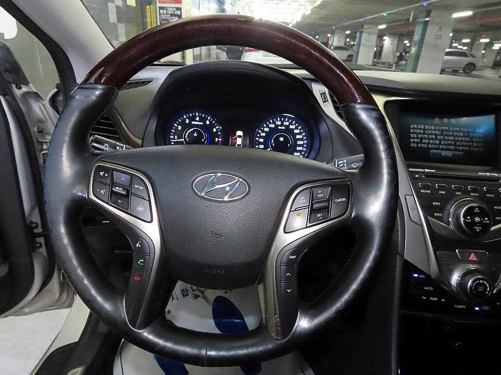 HYUNDAI Grandeur - Vista 8